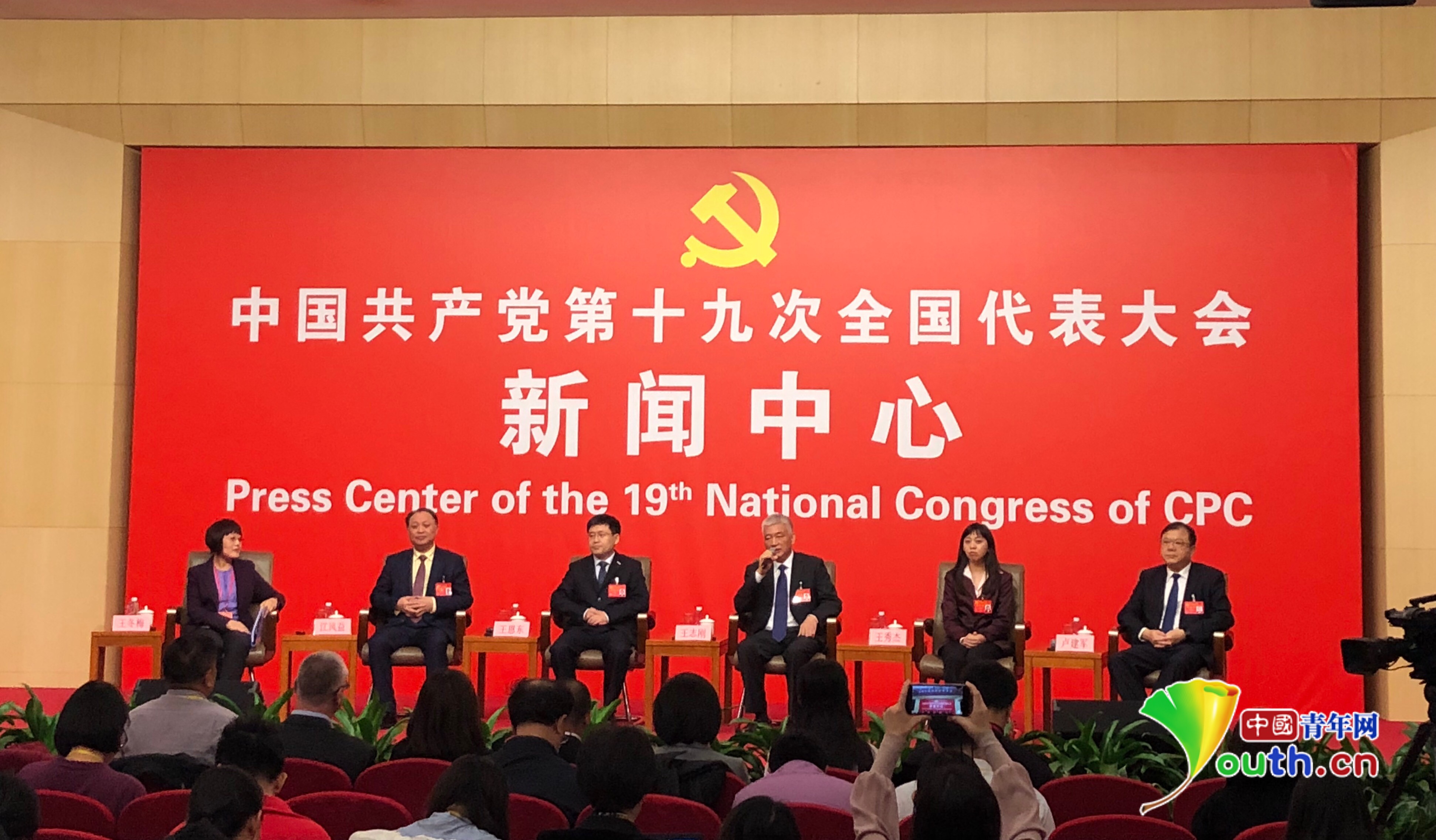 西汉姆联客场小胜,铁锤助再添三分